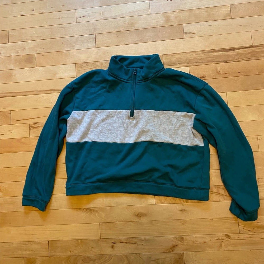 Colsie cropped sweat shirt